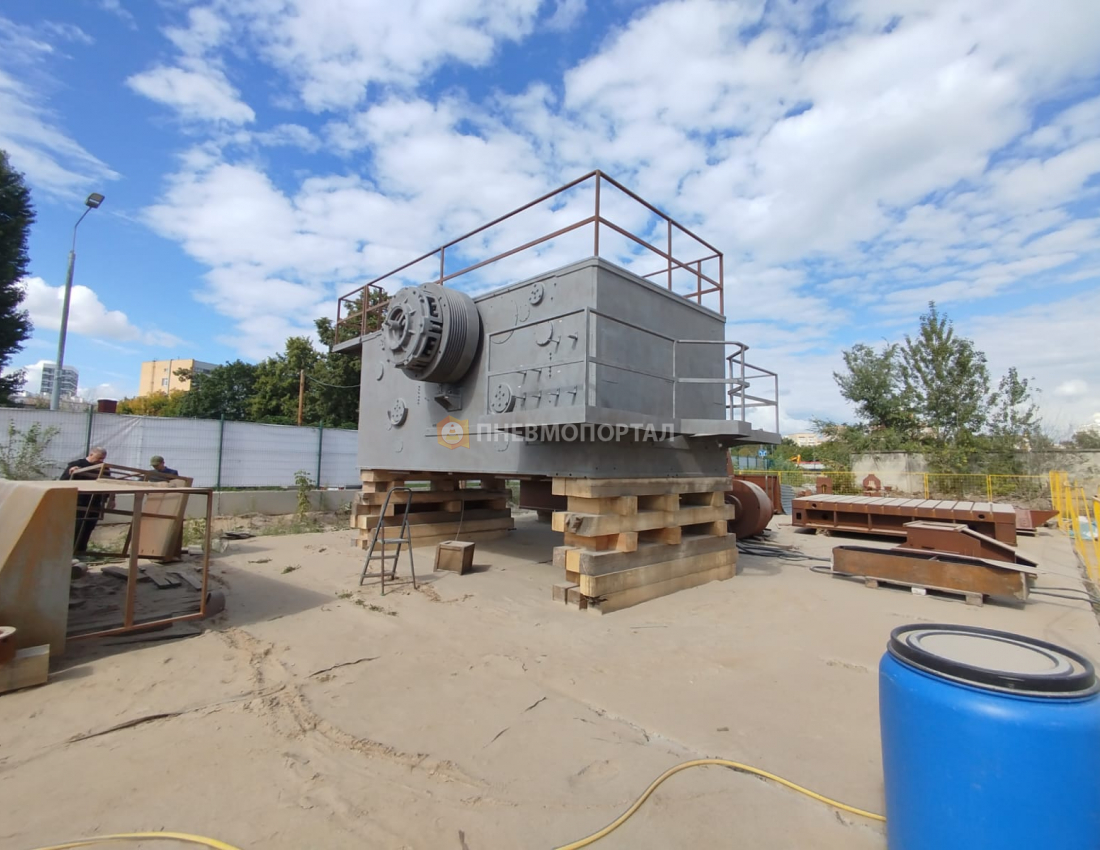 Пескоструйная обработка старого станка для изготовления рамы ЗИЛ Пескоструйная обработка старого станка для изготовления рамы ЗИЛ