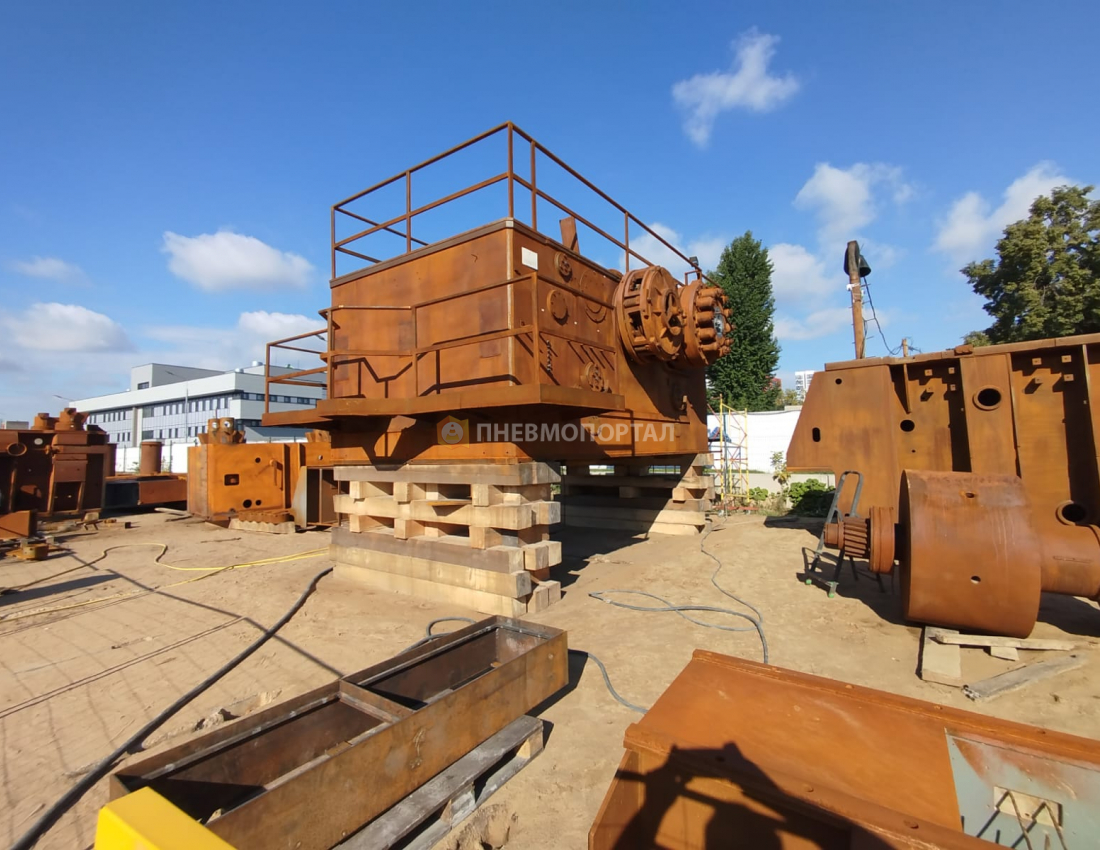 Пескоструйная обработка старого станка для изготовления рамы ЗИЛ Пескоструйная обработка старого станка для изготовления рамы ЗИЛ