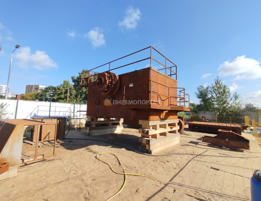 Пескоструйная обработка старого станка для изготовления рамы ЗИЛ Пескоструйная обработка старого станка для изготовления рамы ЗИЛ