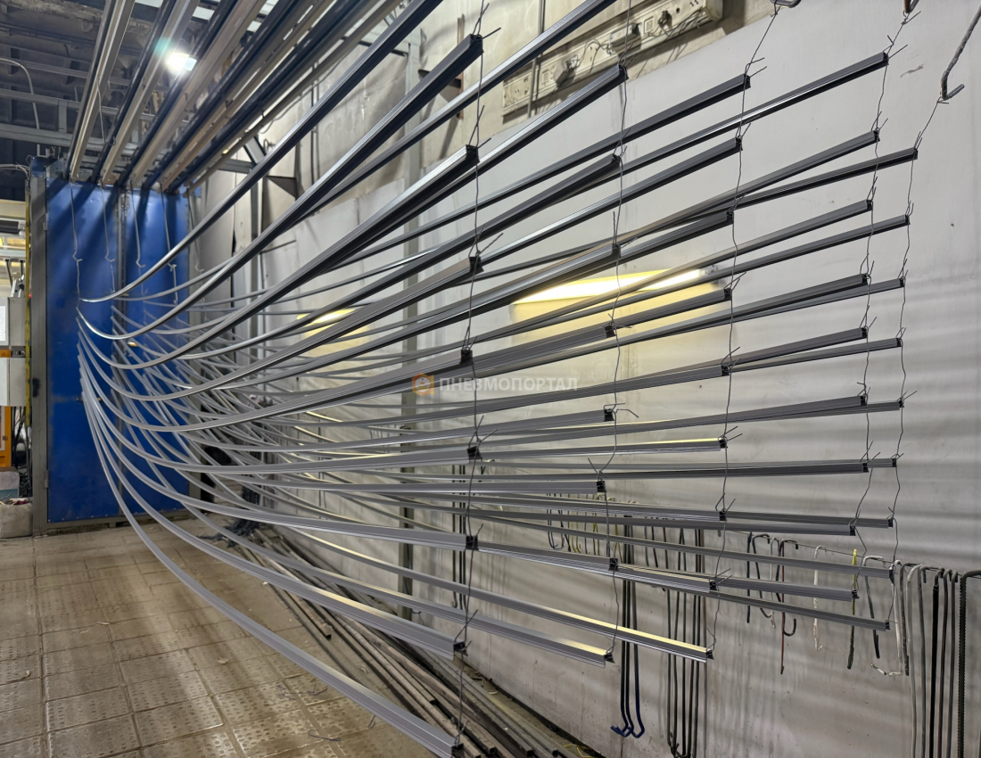 Порошковая покраска тонкого алюминиевого профиля Ral 7040 Порошковая покраска тонкого алюминиевого профиля Ral 7040