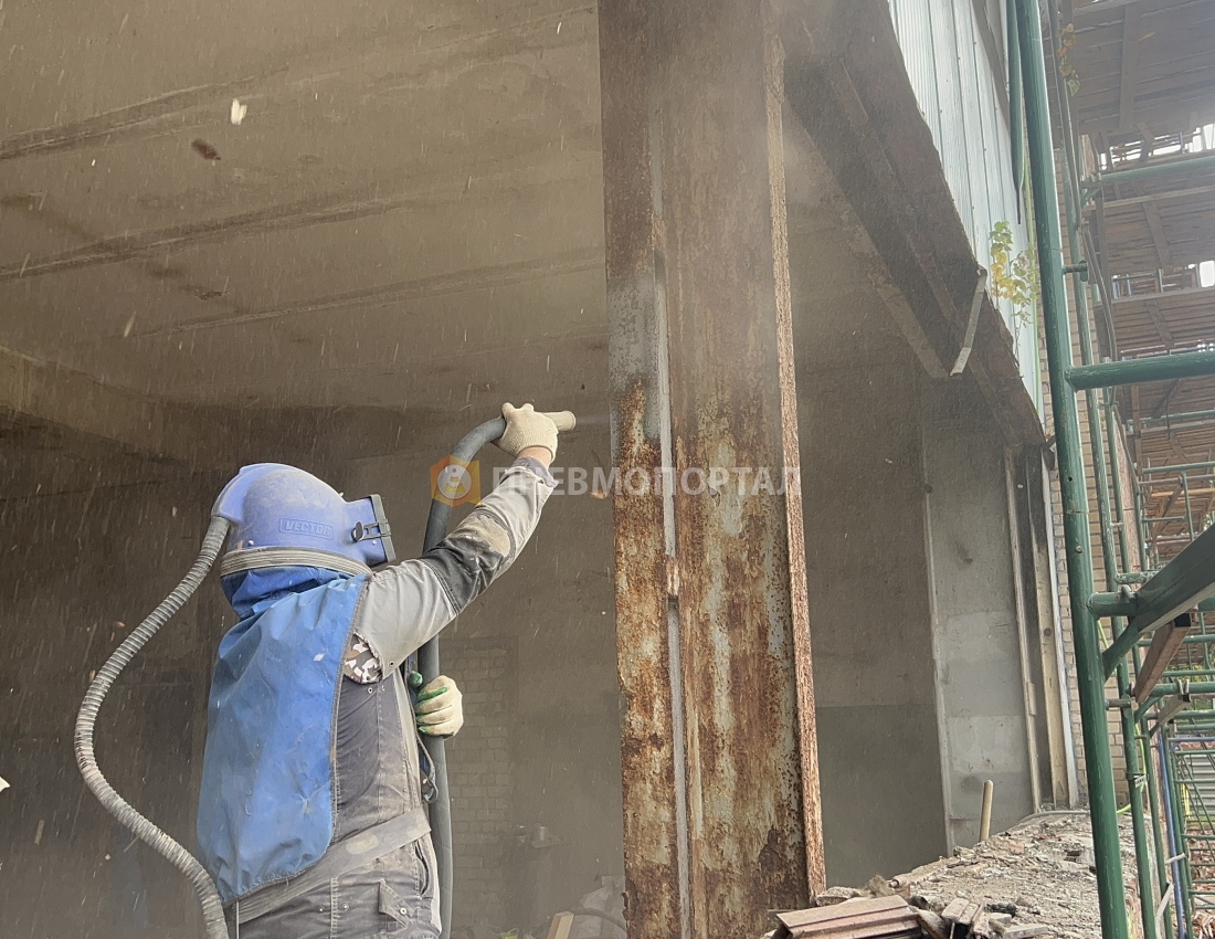 Пескоструйная обработка опорных металлических тавр Пескоструйная обработка опорных металлических тавр