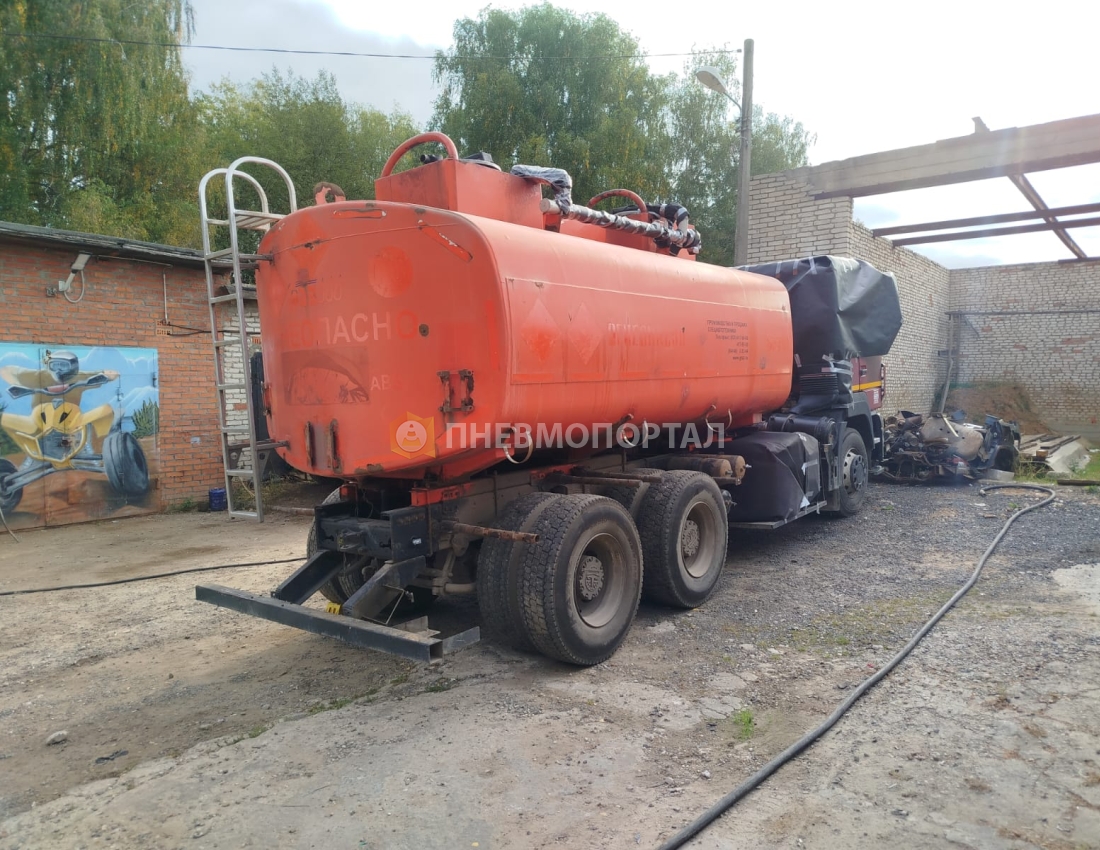 Пескоструйная обработка цистерны бензовоза Пескоструйная обработка цистерны бензовоза