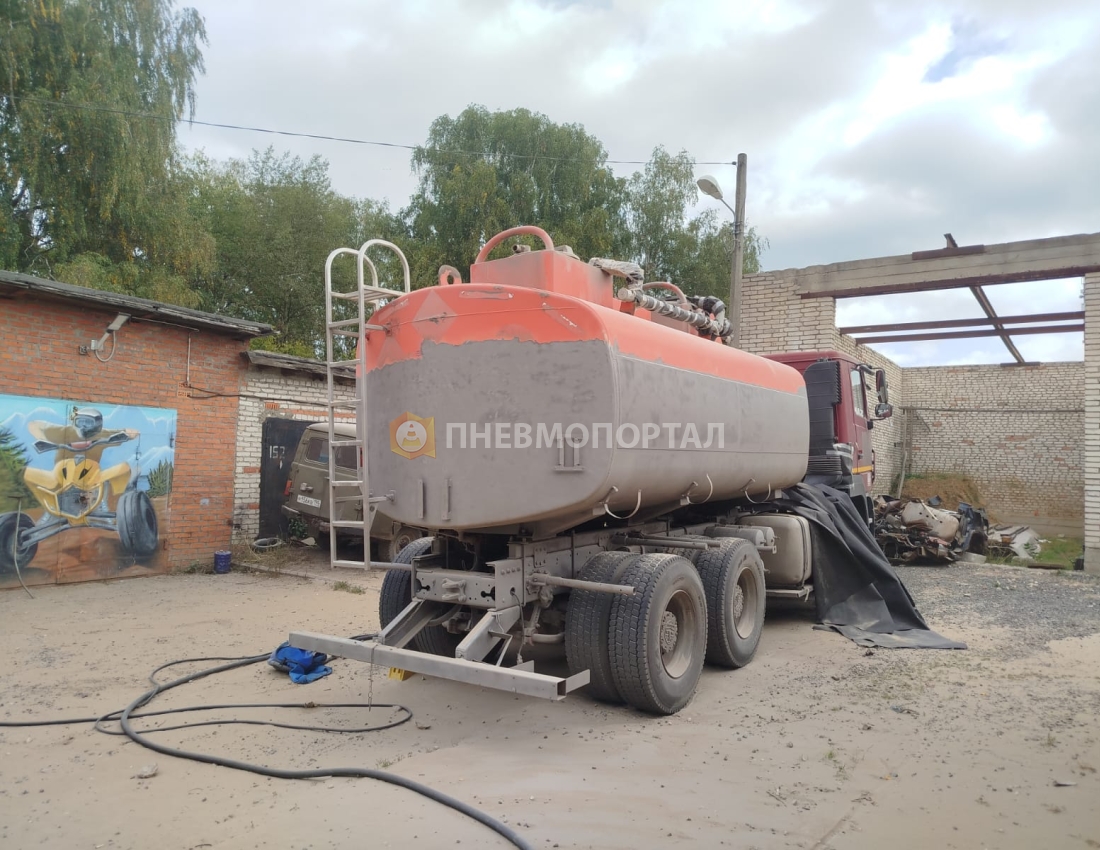 Пескоструйная обработка цистерны бензовоза Пескоструйная обработка цистерны бензовоза