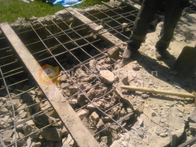 Снесли фундамент при помощи компрессорного оборудования и бетоноломов
