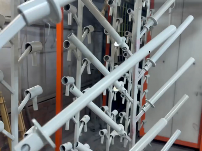 Порошковая покраска штоков и соединительных кронштейнов в RAL 7038 агатовый серый