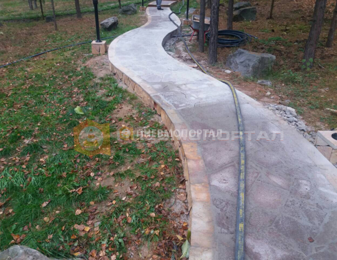 Пескоструйная очистка дорожек придомовой территории показала отличный результат в КП &quot;Вальдорф&quot;!