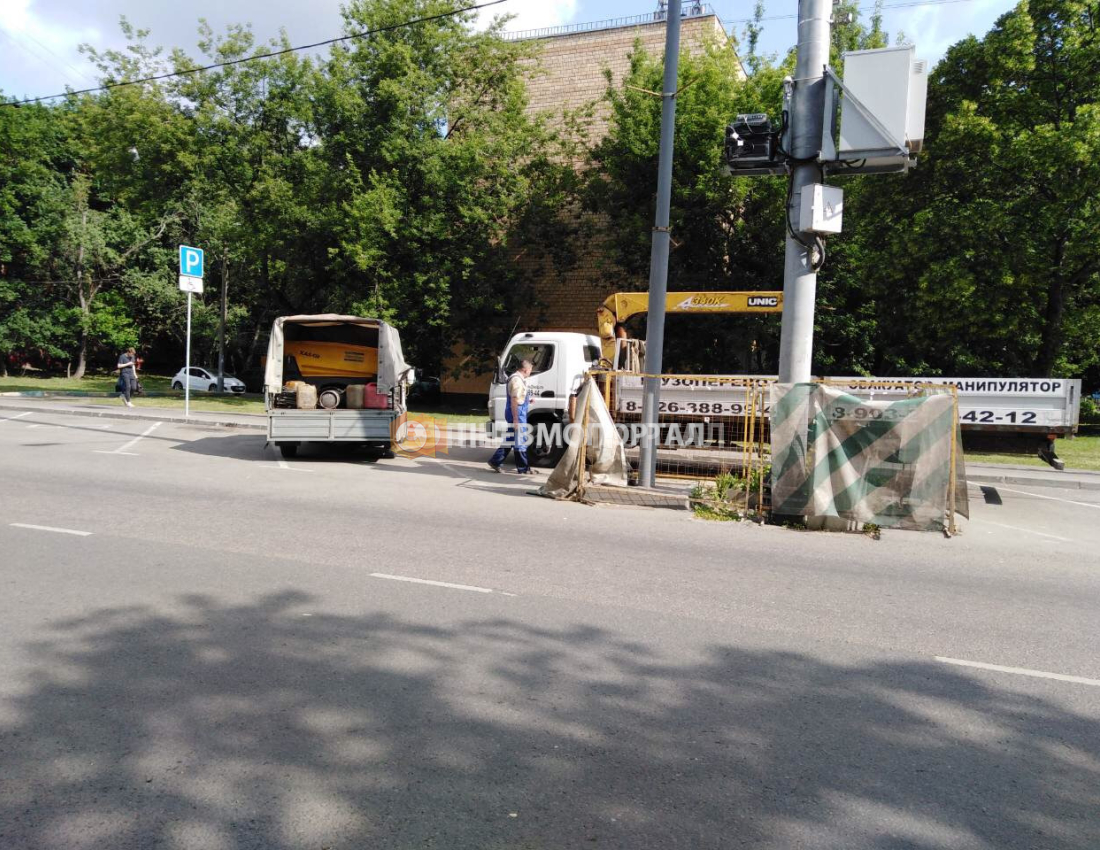 Демонтаж металлической опоры освещения в г. Москва, ул. Севанская