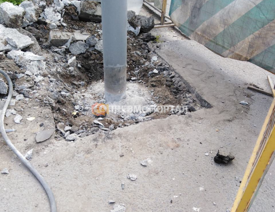 Демонтаж металлической опоры освещения в г. Москва, ул. Севанская