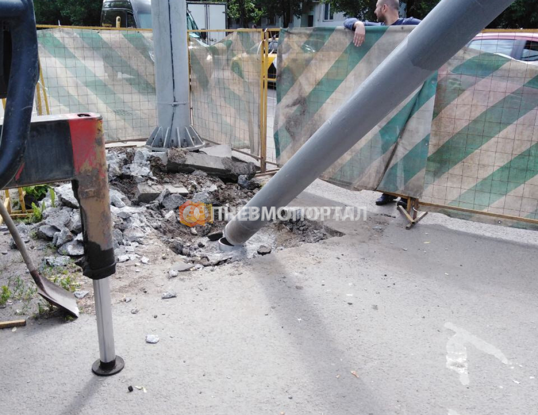 Демонтаж металлической опоры освещения в г. Москва, ул. Севанская