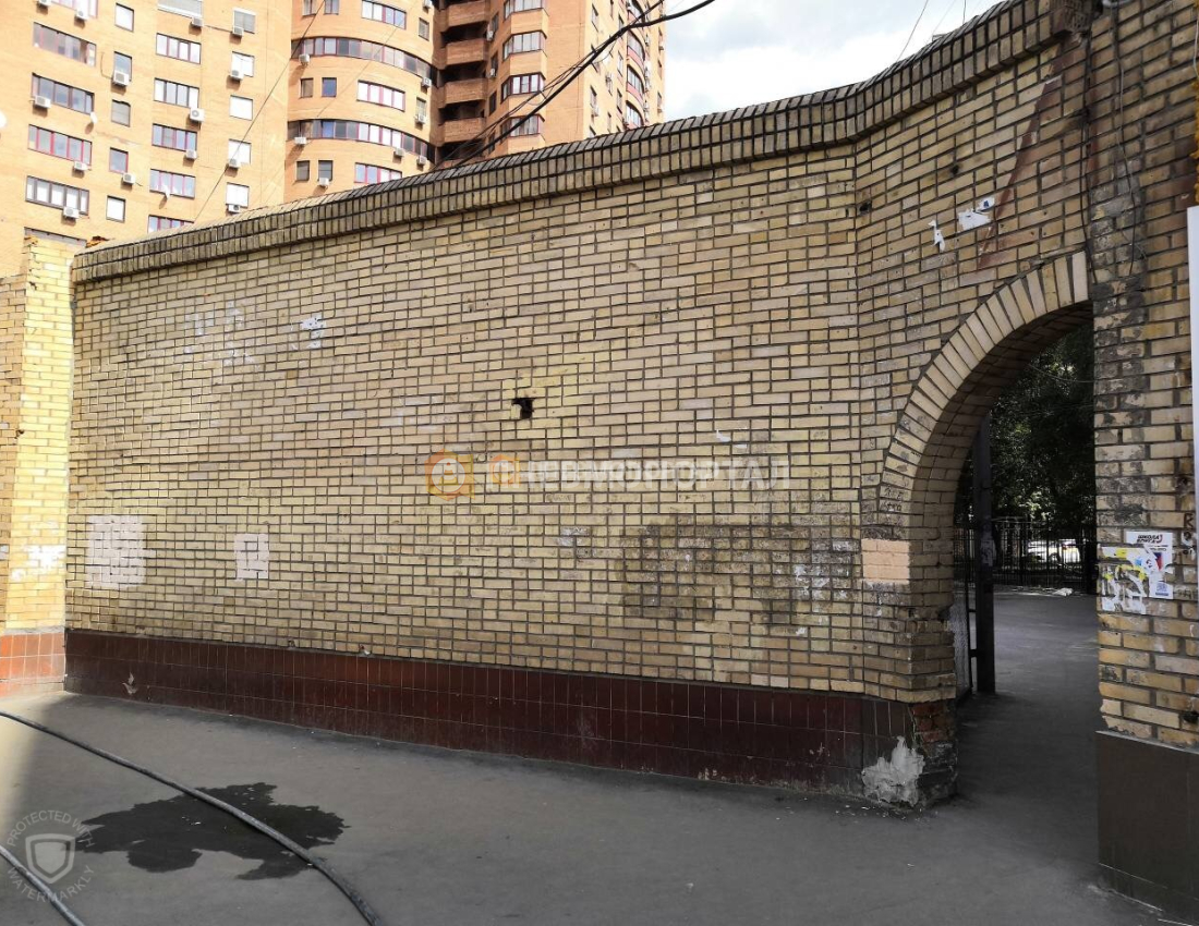 Пескоструйная очистка кирпичных стен от граффити и атмосферных загрязнений в г. Москва, 3-й Крутицкий переулок