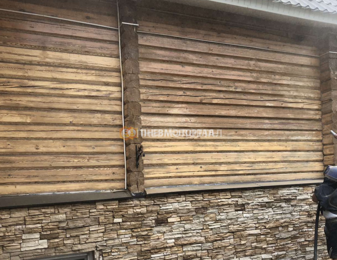 Снятие старого покрытия с бруса с помощью пескоструйного аппарата в Ногинском районе, д. Обухово