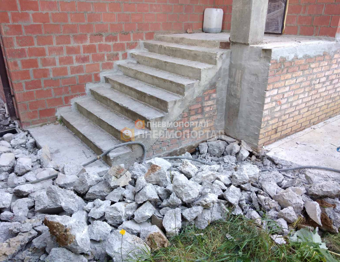 Демонтаж бетонной отмостки в городском округе Мытищи, п. Вешки