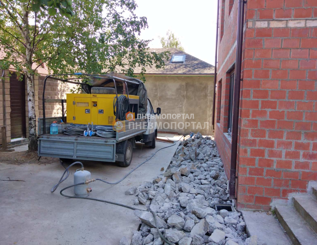 Демонтаж бетонной отмостки в городском округе Мытищи, п. Вешки