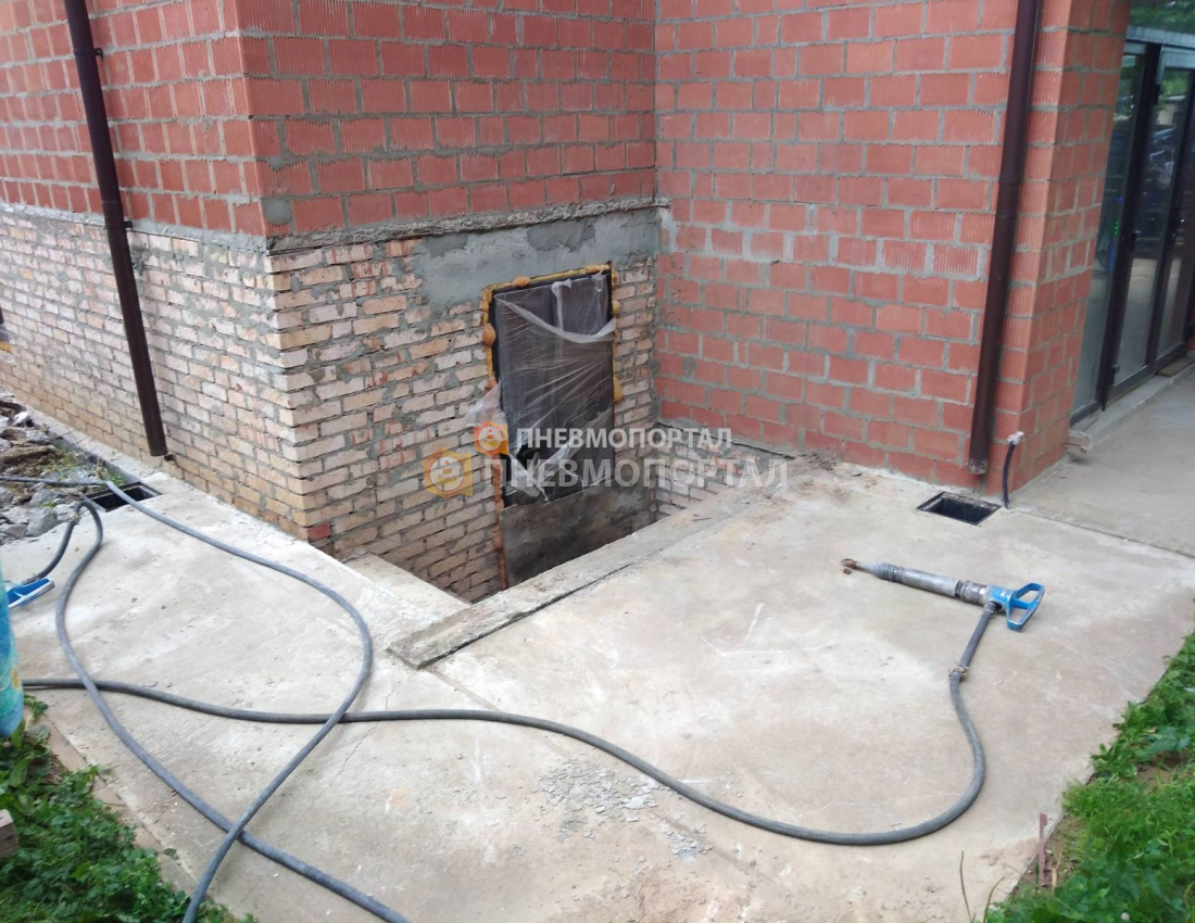 Демонтаж бетонной отмостки в городском округе Мытищи, п. Вешки