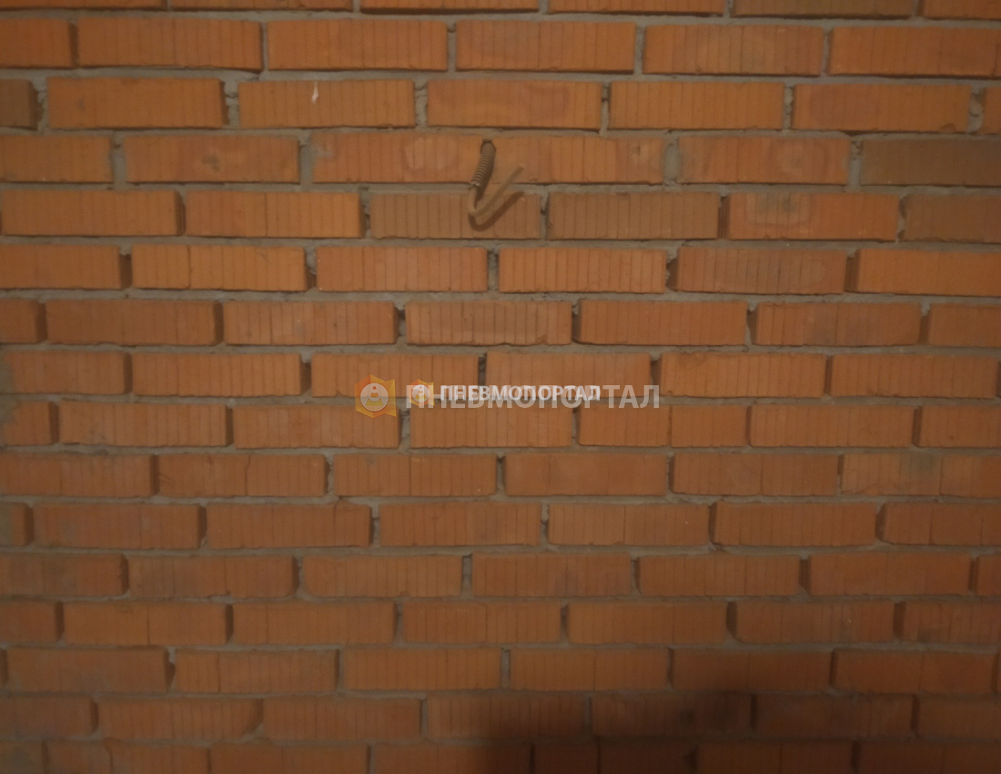 Пескоструйная обработка кирпичных стен погреба