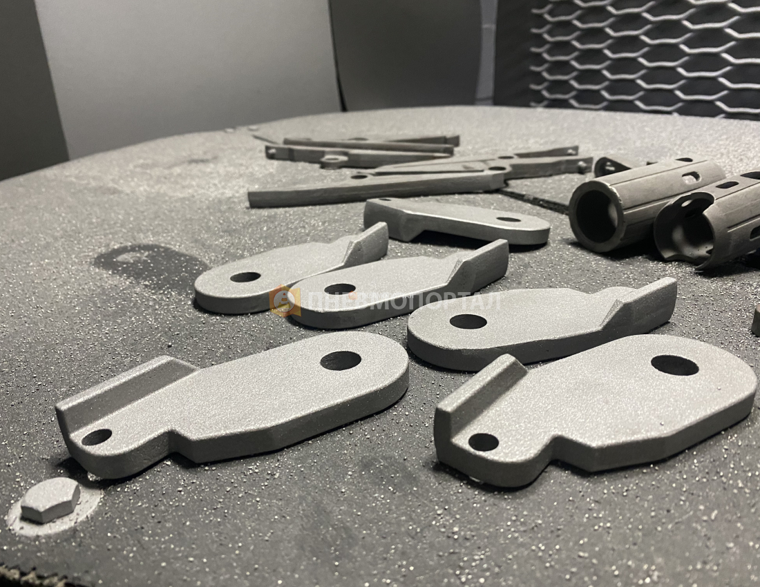 Дробеструйная обработка мелких изделий в камере напорного типа Contracor