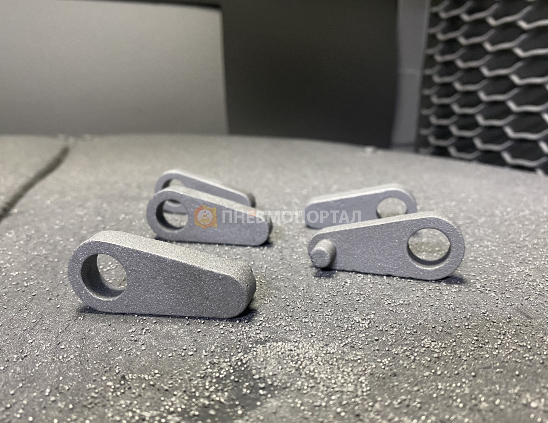 Дробеструйная обработка мелких изделий в камере напорного типа Contracor