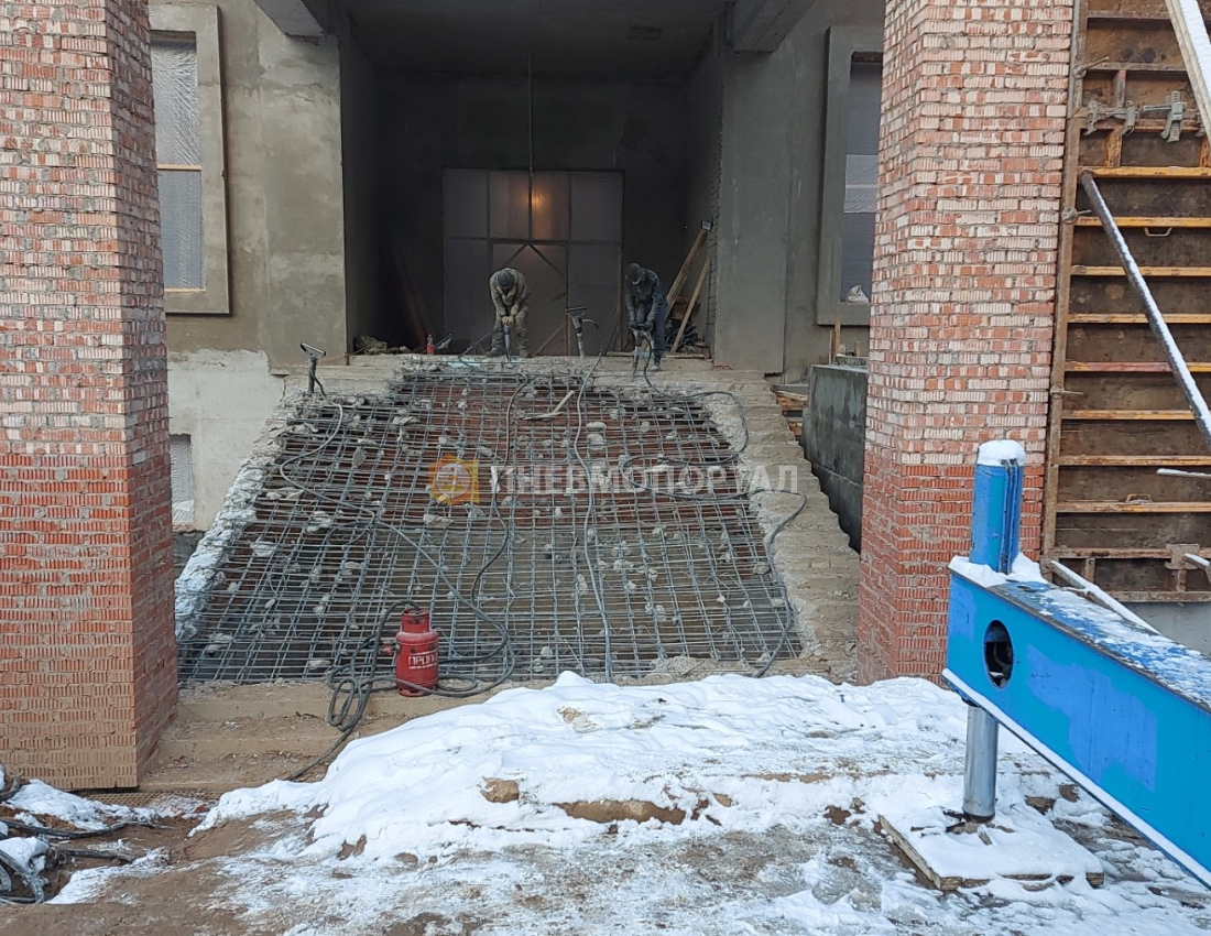 Демонтаж лестниц и лестничных маршей отбойными молотками