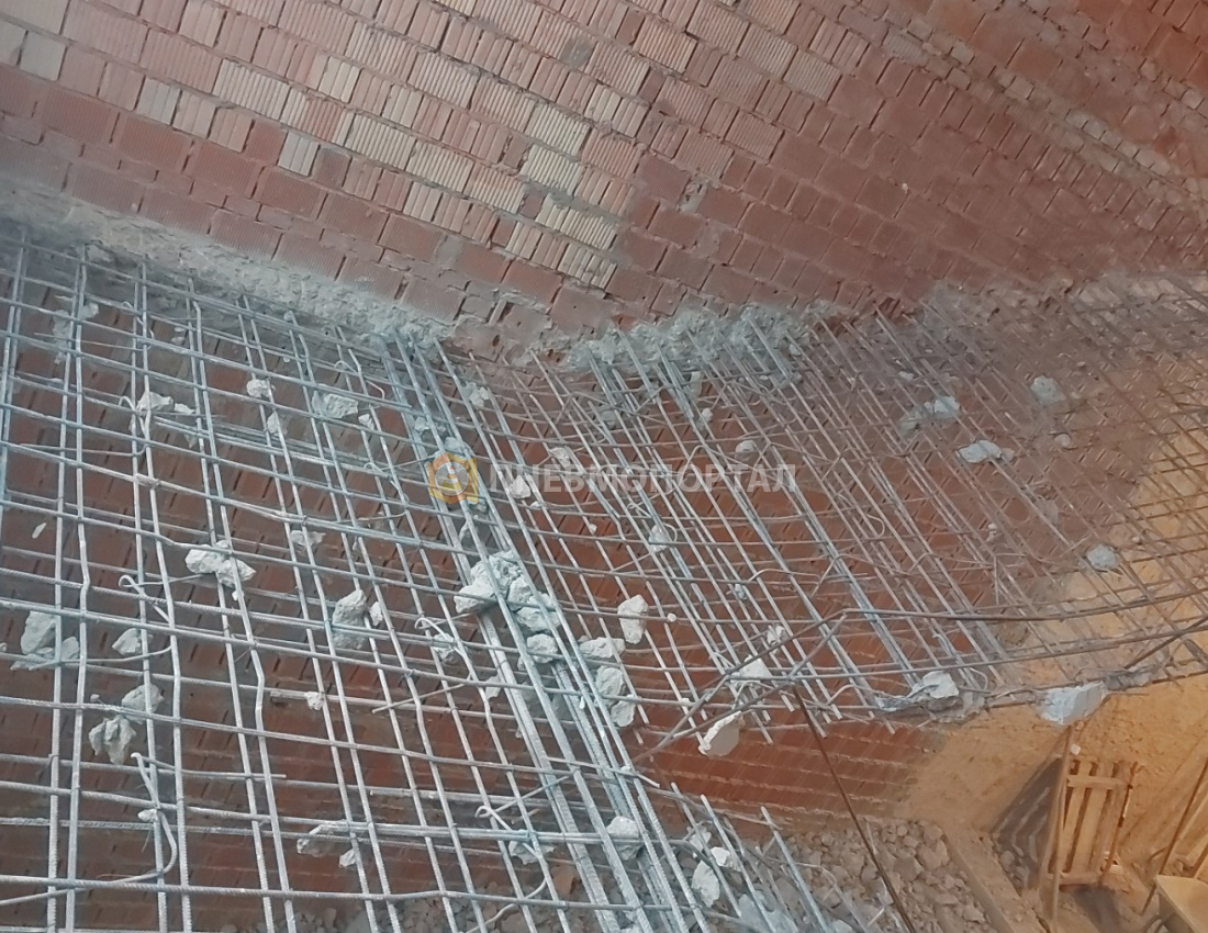 Демонтаж лестниц и лестничных маршей отбойными молотками