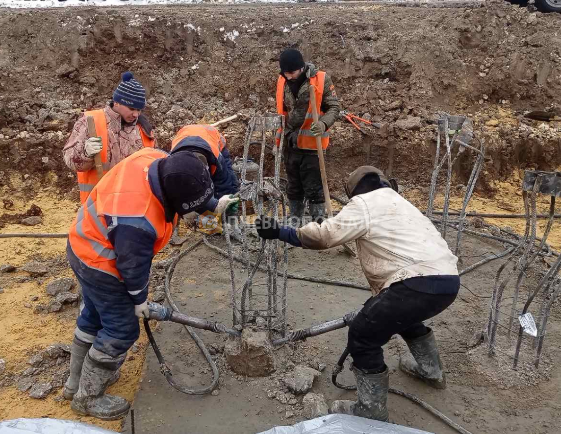 Аренда четырех отбойных молотков ТЗК МОП 2 с дизельным компрессором Atlas Copco U175 на базе автомобиля ГАЗ Соболь