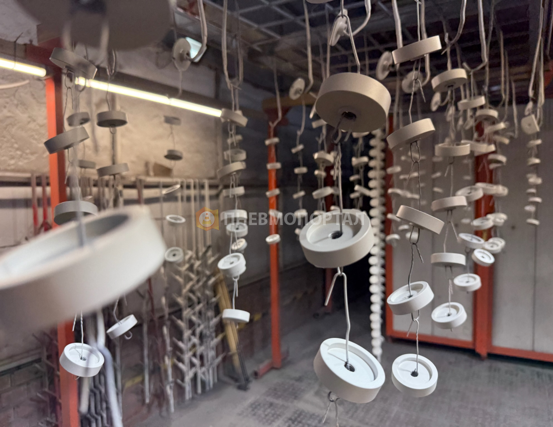 Порошковая покраска стеклодержателей в Ral 9016