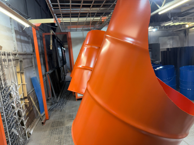 Порошковая покраска дизайнерских бочек в RAL 2008 красно - оранжевый